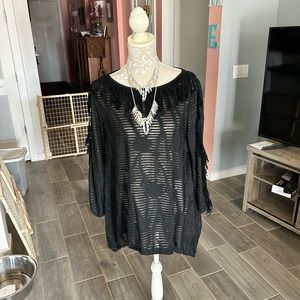 This is a sheer top in Blk.  Can wear this over  b/s, or a teddy.